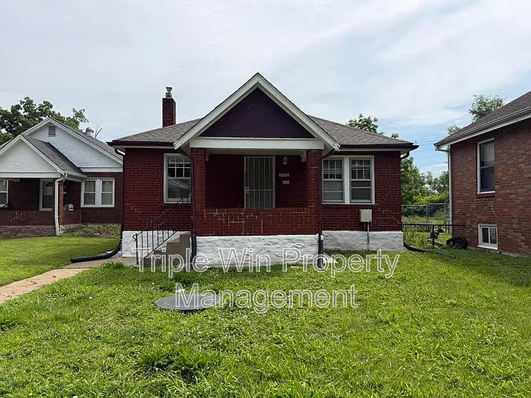 8530 Lowell St — Photo 2