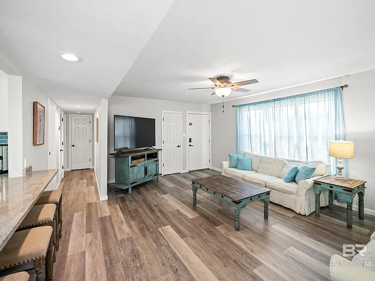 979 W Lagoon Ave #1A — Photo 2