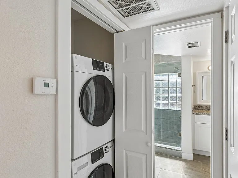 3901 Travis St #100 — Photo 10