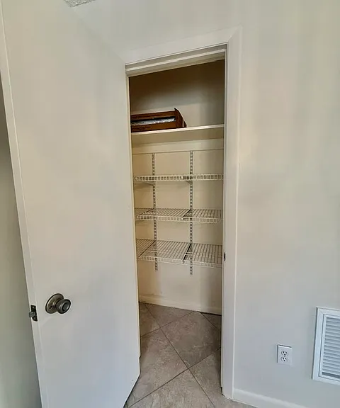 223 N Adelle Ave — Photo 12