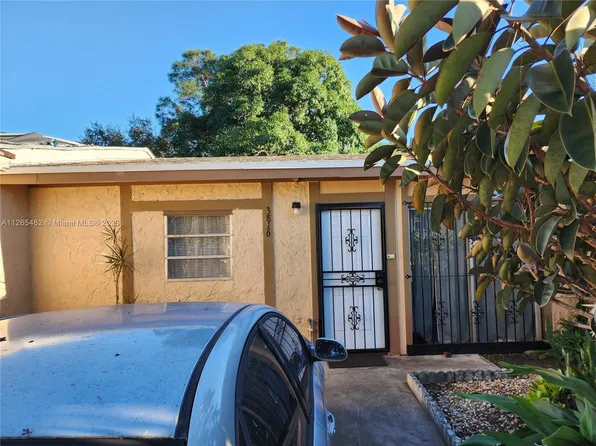 3816 NW 213th St, Miami Gardens, FL 33055