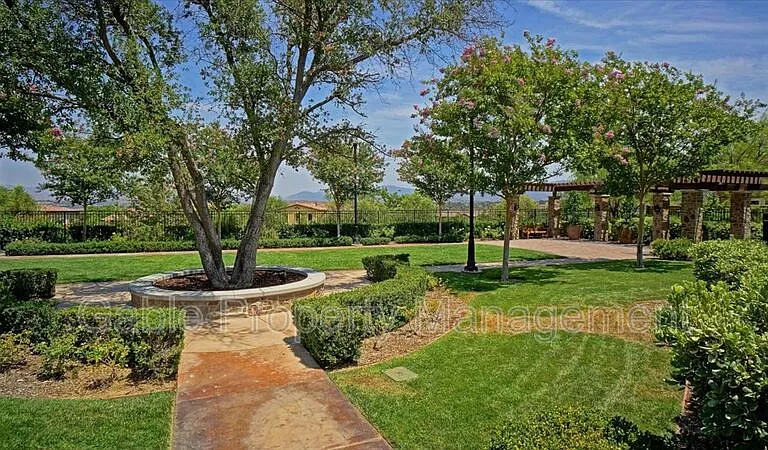 26882 Greenleaf Ct — Photo 29