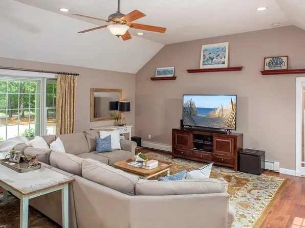 157 King Phillips Path, Duxbury, MA 02332