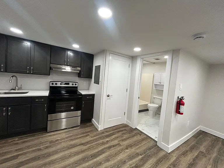 334 S Main St #2E — Photo 4