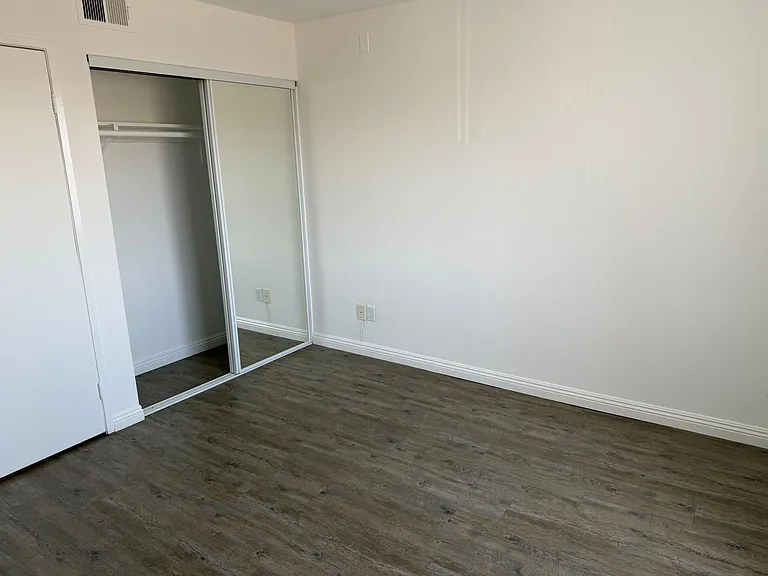 Midvale Los Angeles Apartments LLC — Photo 22