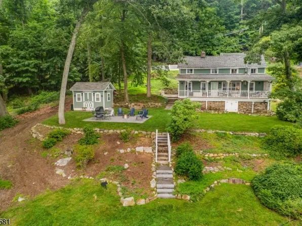 209 Hudson Ave, Hopatcong, NJ 07843