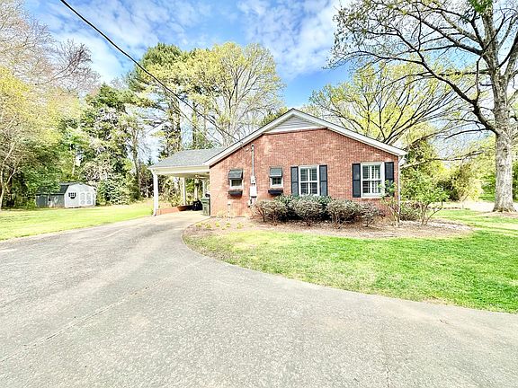 3rd image of 621 Hanover Ct