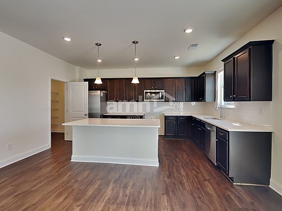 3rd image of 1833 Windsor Park Ave