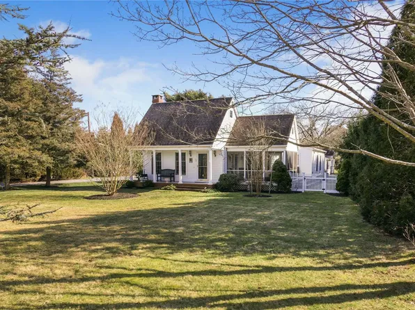 33 S Howells Point Road, Bellport Village, NY 11713