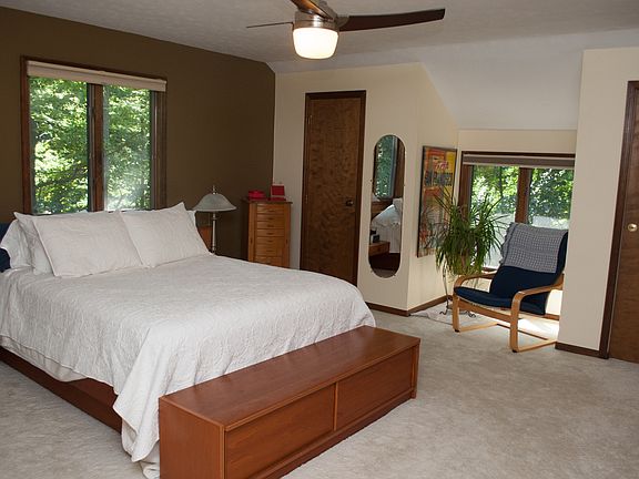 3rd image of 490 White Oak Dr