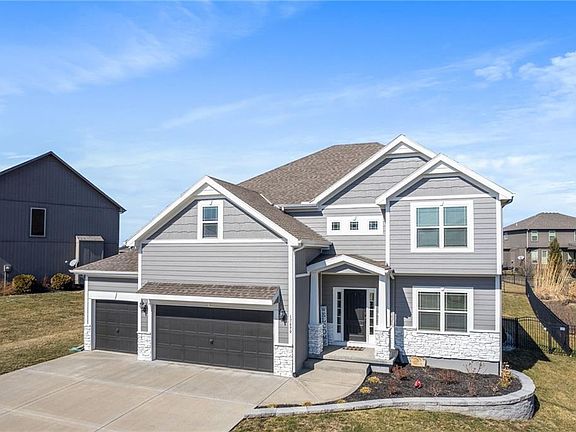 4th image of 17690 N Alder Ct