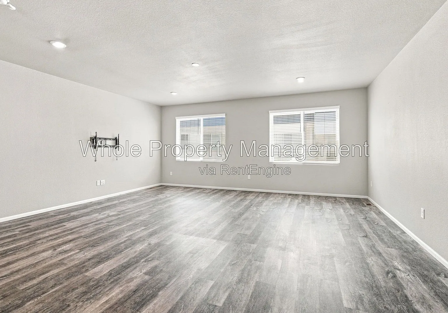 4 bed, 3.5 bath, 1981 sqft, $3,945 — Photo 4