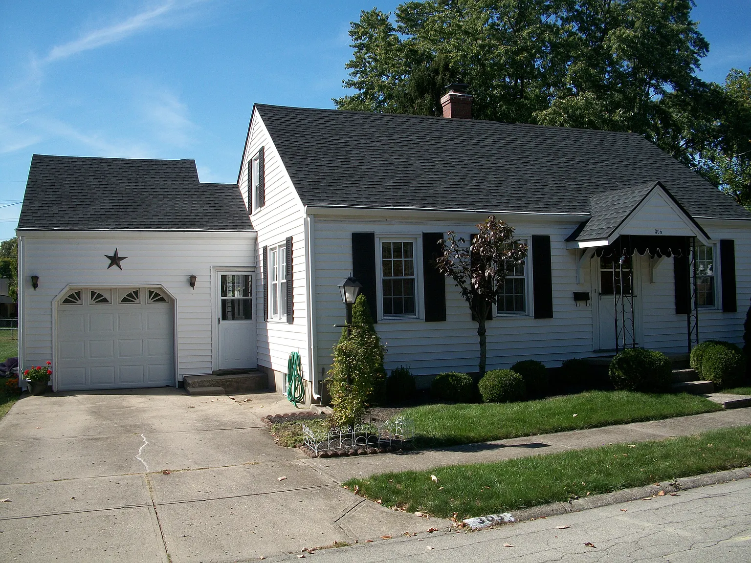 305 N Walnut St photo 1