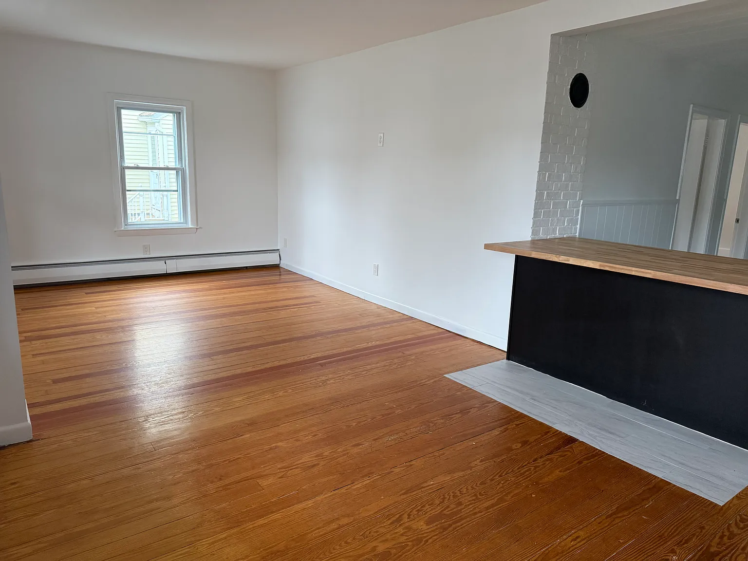 2 bed, 1300 sqft, $2,300 — Photo 4