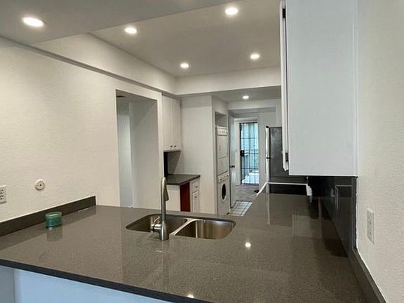 4th image of 3098 Rue Dorleans Unit 325