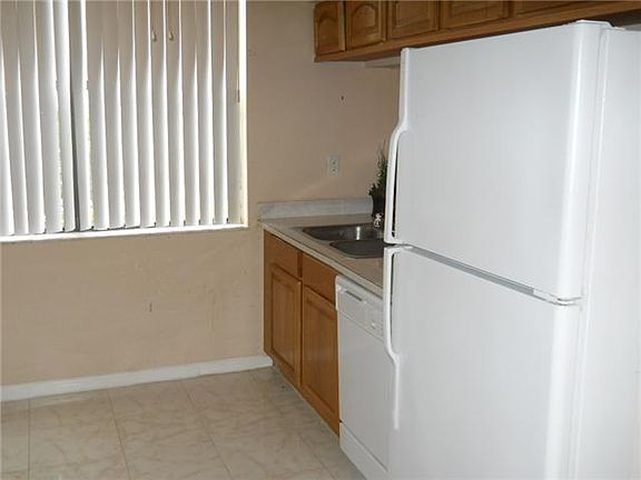 2nd image of 450 Egret Cir APT 9101