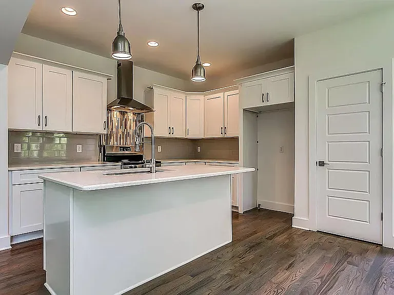 2423B Batavia St — Photo 16