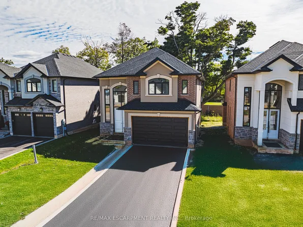 52 Cesar Pl, Hamilton, ON L9G 0G3
