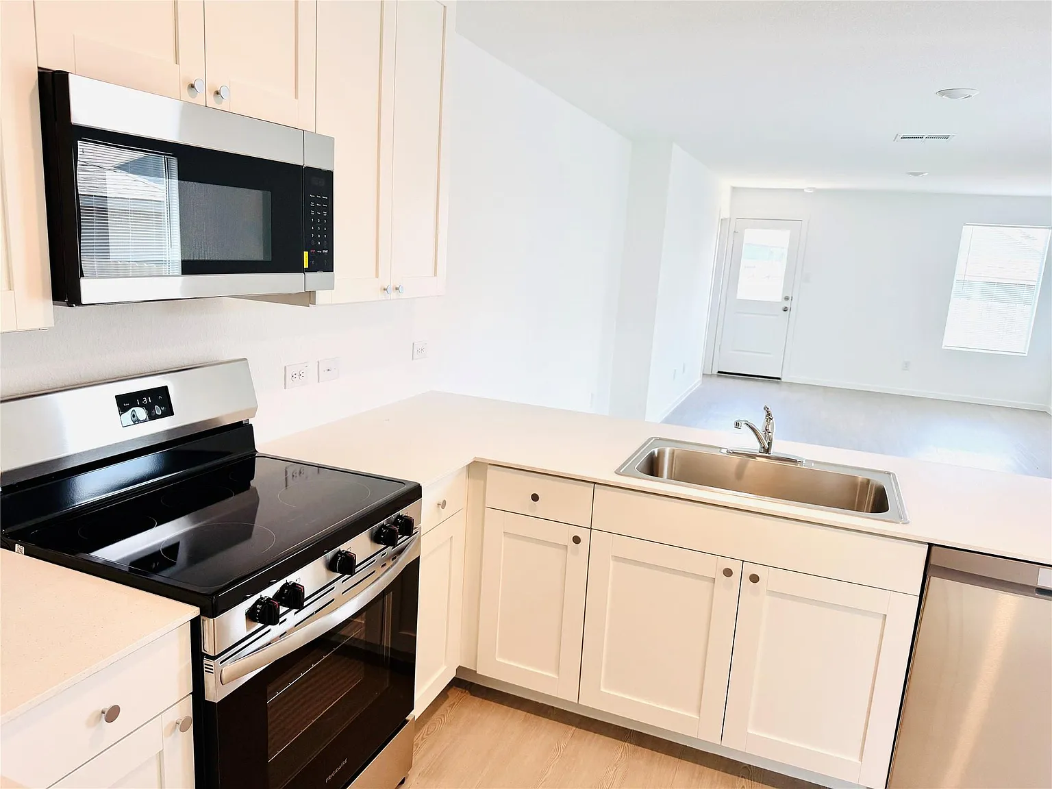 4 bed, 2.0 bath, 1483 sqft, $1,695 — Photo 4