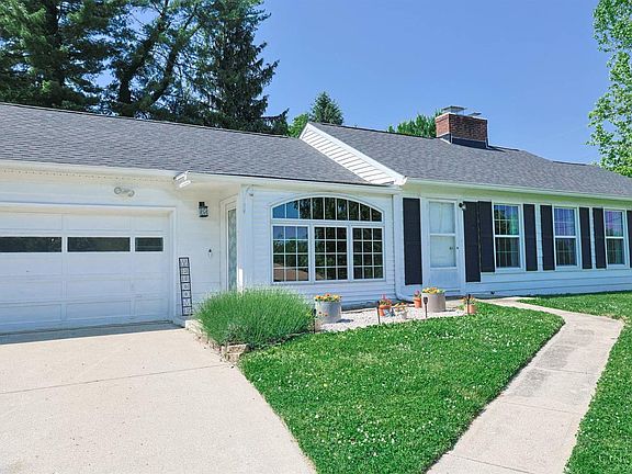 3rd image of 1777 N Staunton Dr
