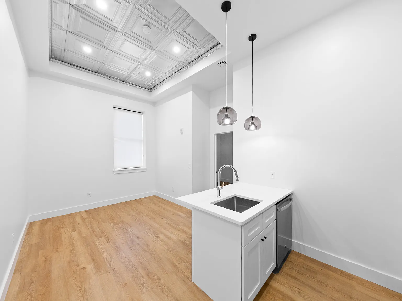 2 bed, 658 sqft, $2,450 — Photo 2