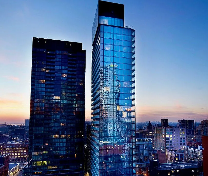 11 Charlotte St #1801