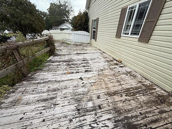 3rd image of 213 Magnolia St