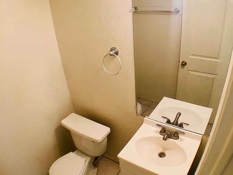 1713 Burton Dr — Photo 8