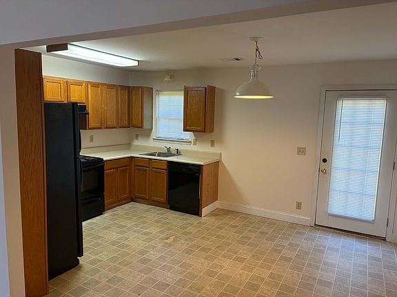 4th image of 210 Porter St #210