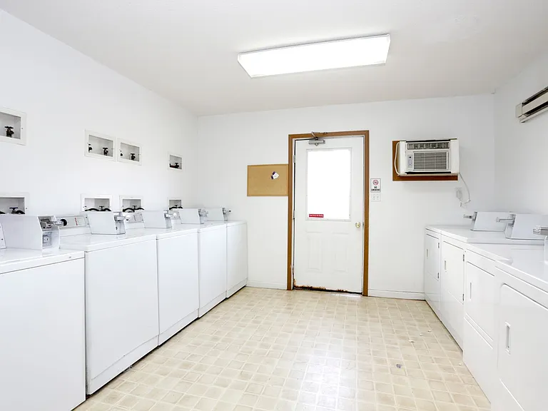 1204 Wesley Ave — Photo 13