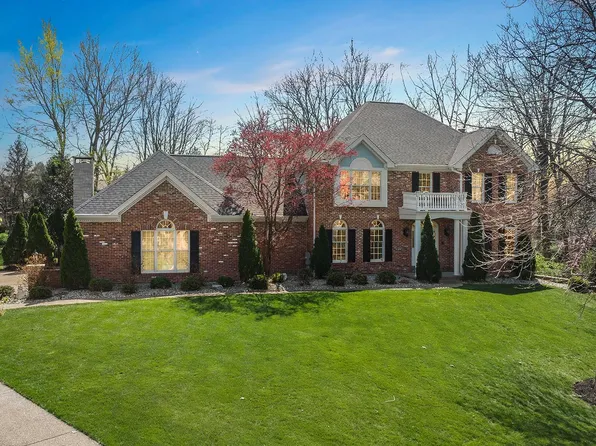 7 Log Cabin Ln, Lake Saint Louis, MO 63367