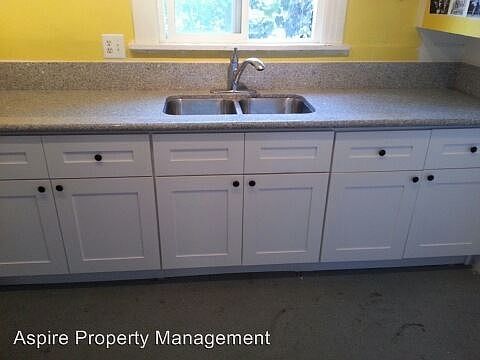 2nd image of 700 S Gramercy Pl
