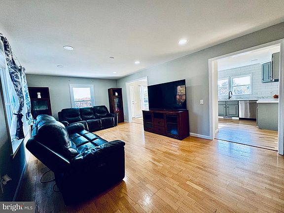 4th image of 220 Snappy Ln