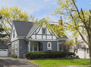 365 Algona Ave, Elgin, IL 60120