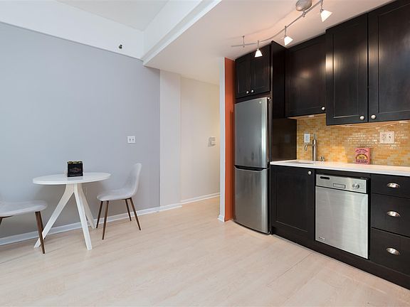 4th image of 476 Monmouth St APT 305