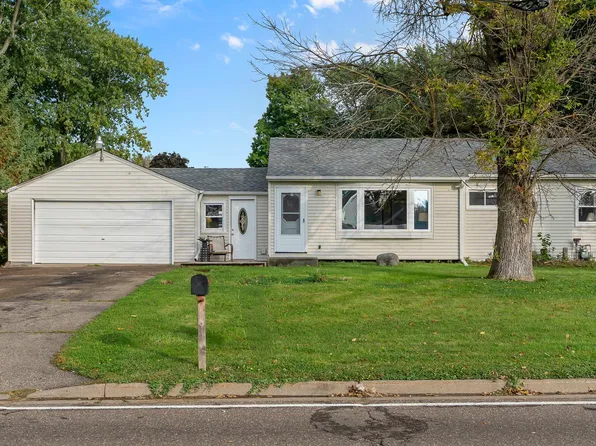 2420 Hazelwood St N, Maplewood, MN 55109