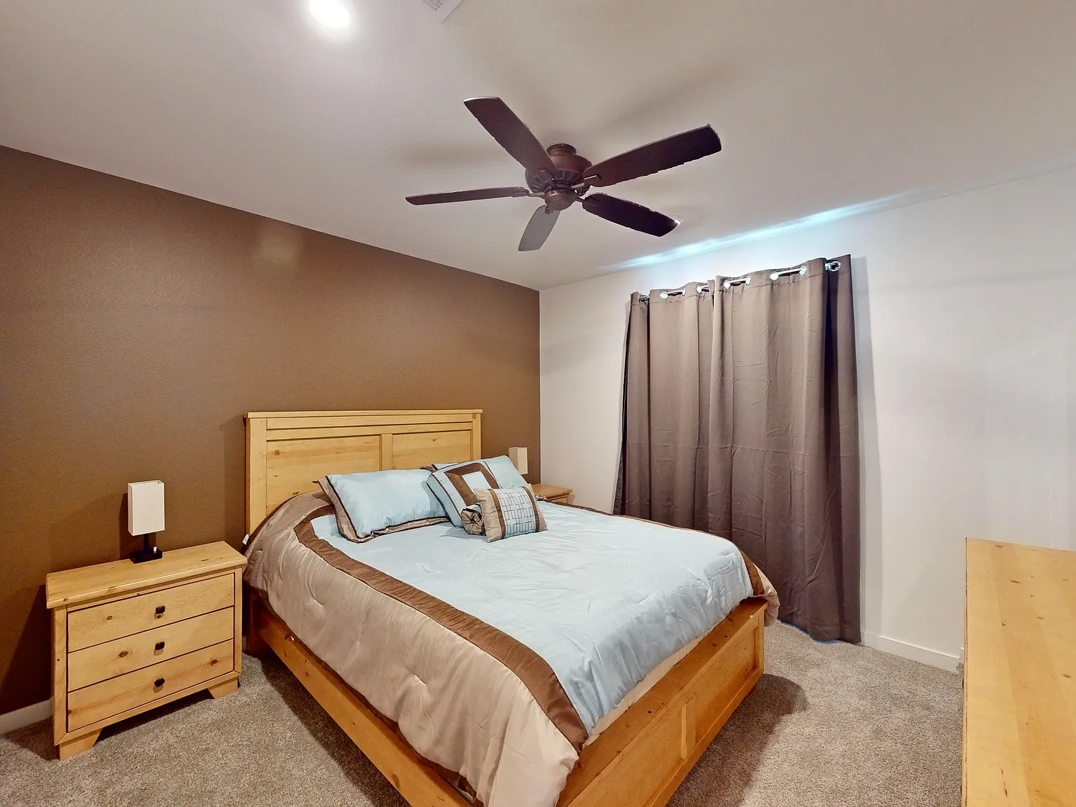 4 bed, 3.5 bath, 2040 sqft, $2,100 — Photo 3