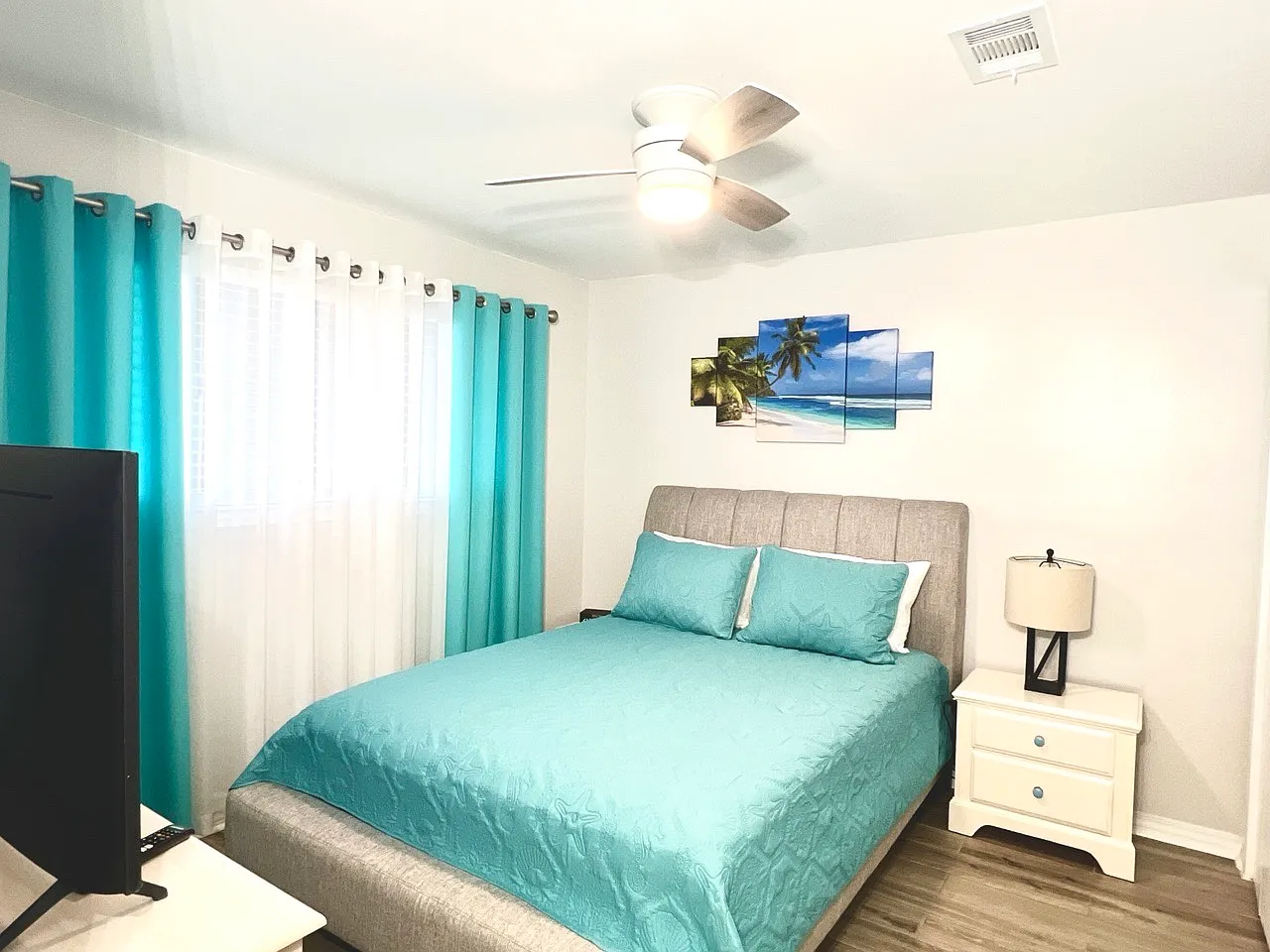 930 W Beach Blvd — Photo 3