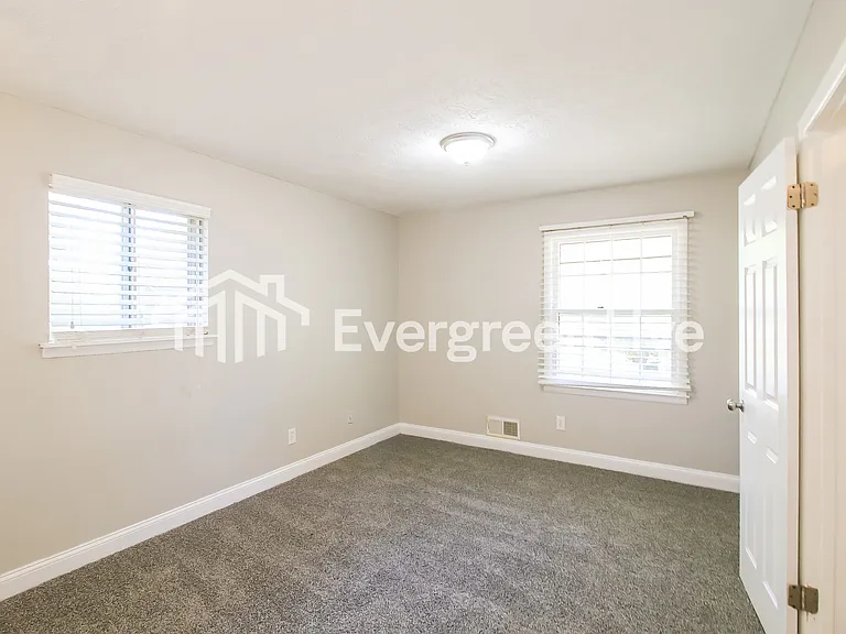 2221 Carson Ct — Photo 11
