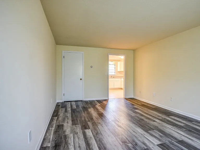 Candlelight Apartments — Photo 10