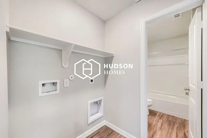 229 De Haven St #B — Photo 11