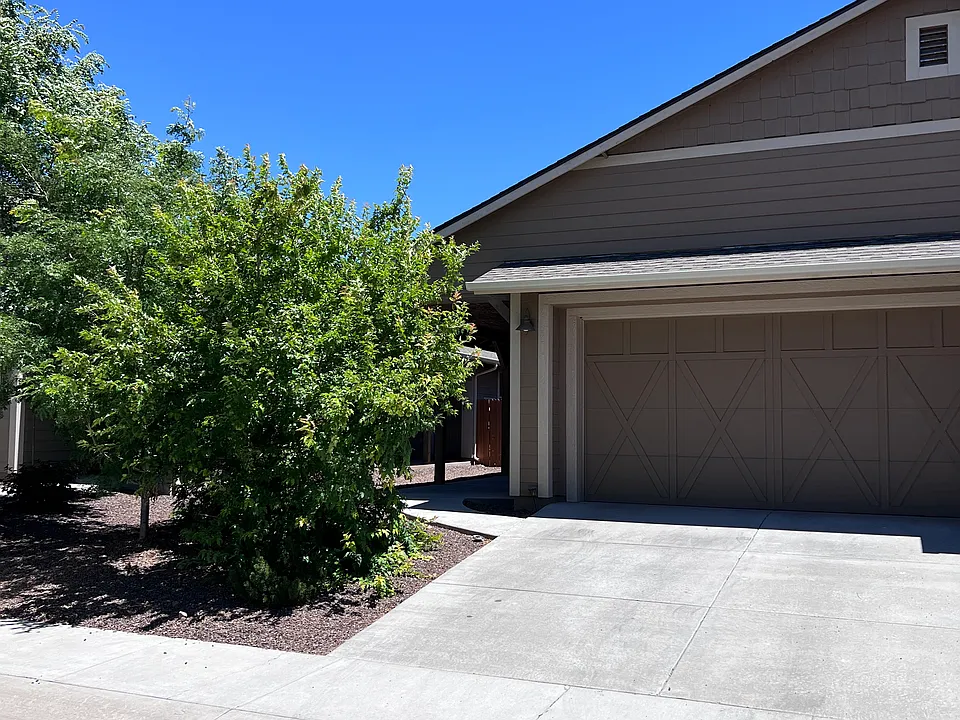 3048 E Cold Springs Trl