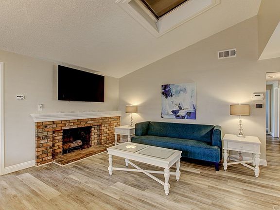 4th image of 5940 Los Angeles Way