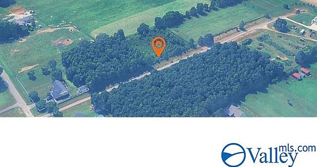 2nd image of 3 Twin Oaks Dr