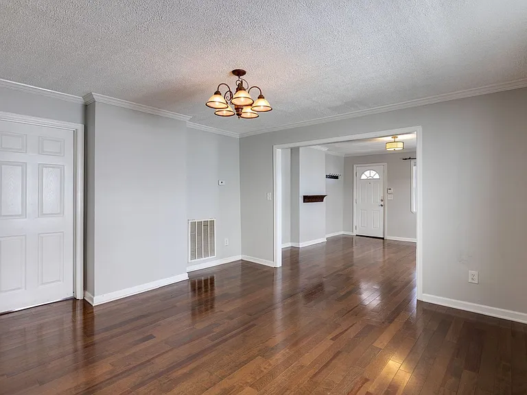 2412 Chapel Ave — Photo 7