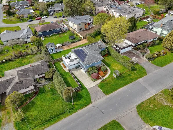 3960 Cherrilee Cres, Saanich, BC V8N 1R9