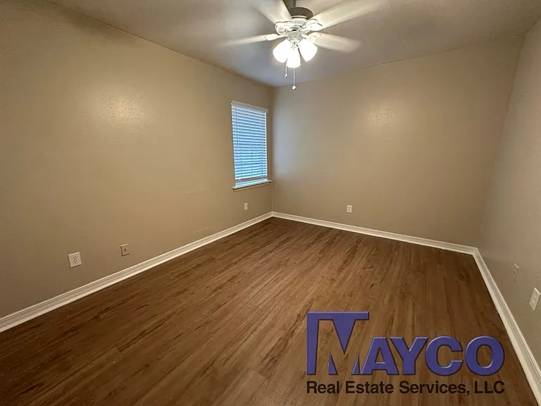 Grand Oaks Apartment Homes — Photo 8