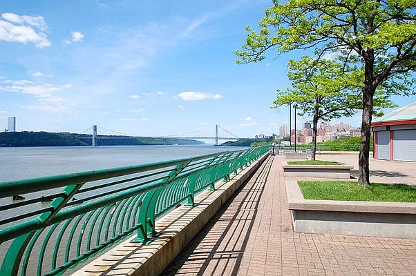 Rented by Bohemia Realty Group | media 37