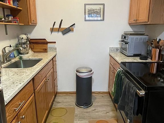 2nd image of 627 Polk St NE APT 1