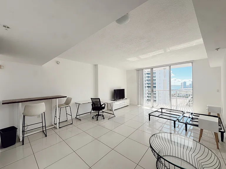 1750 N Bayshore Dr #2708 — Photo 2